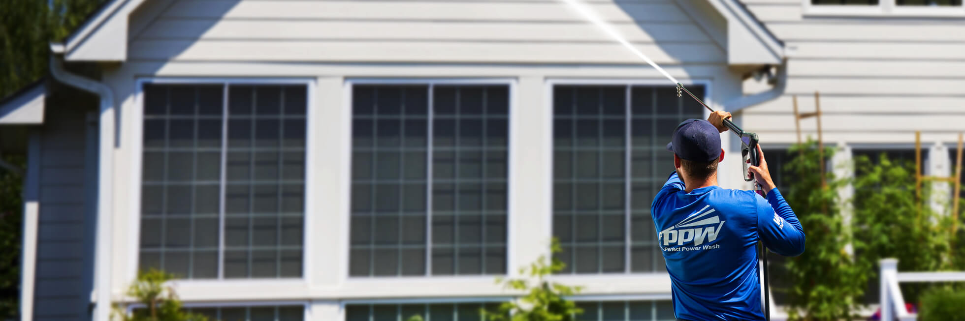 Hydro Savage Pressure Washing Technician Washing House